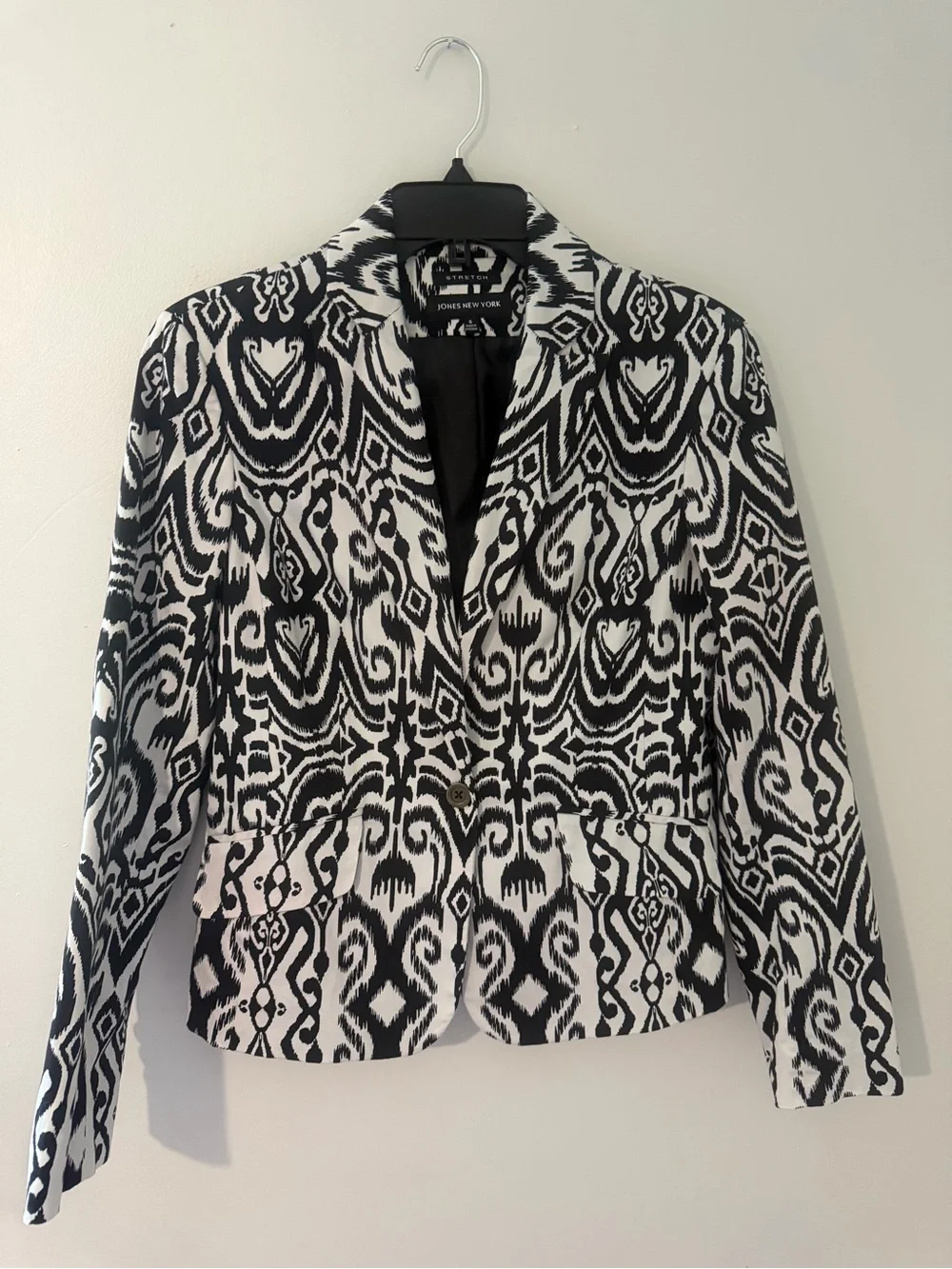 Jones New York Stretch Black and White Ikat-Style Abstract Blazer size 6